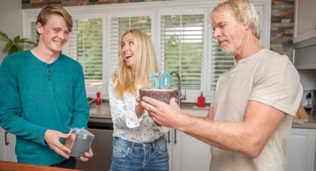 50 Sprüche zum 50. Geburtstag für Männer: Mann, Vater, Bruder, Freund, Chef oder Cousin